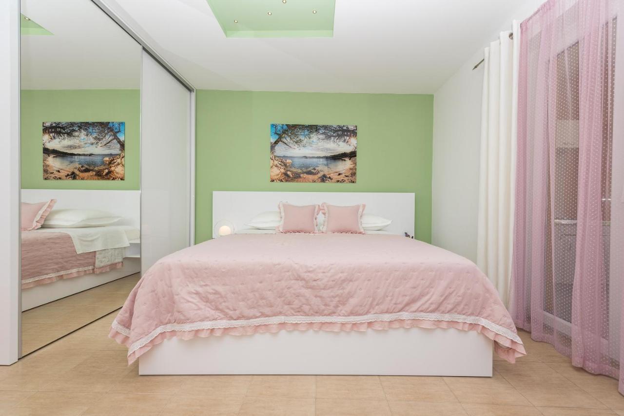 Apartments Villa Vujcic Makarska Ngoại thất bức ảnh