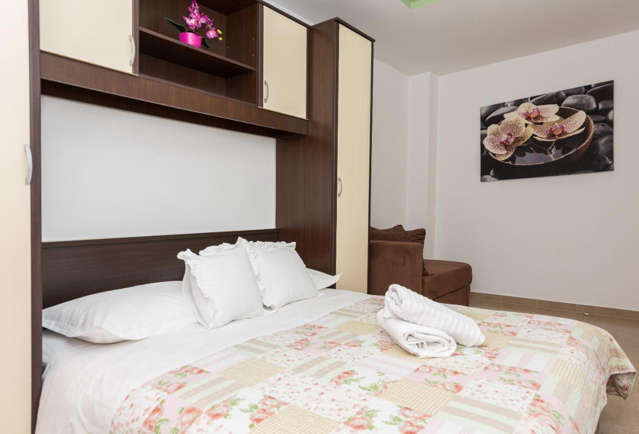 Apartments Villa Vujcic Makarska Ngoại thất bức ảnh