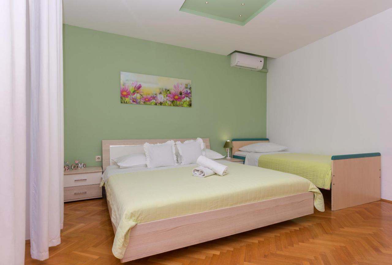 Apartments Villa Vujcic Makarska Ngoại thất bức ảnh