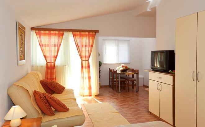 Apartments Villa Vujcic Makarska Ngoại thất bức ảnh